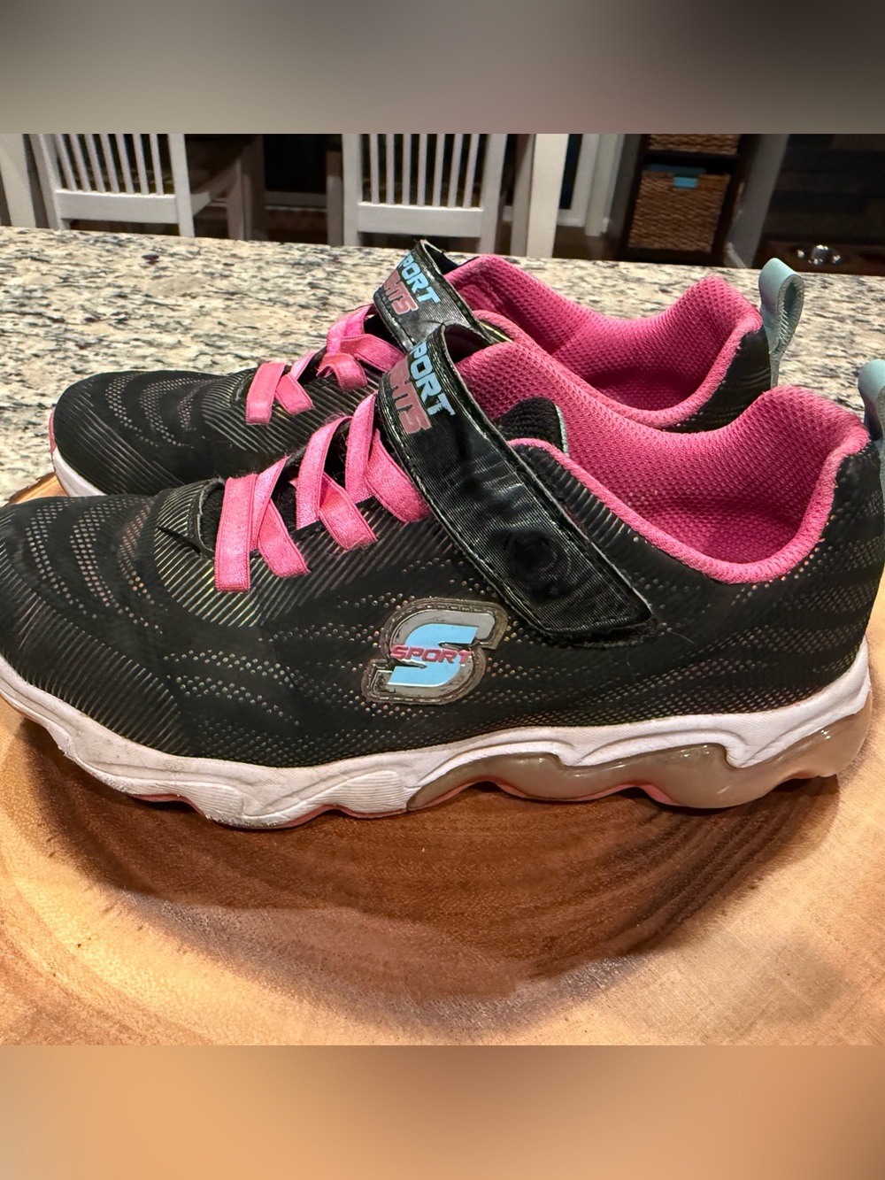 Kids Black & Pink Sport Lace-Up Sneakers by Skechers size 3